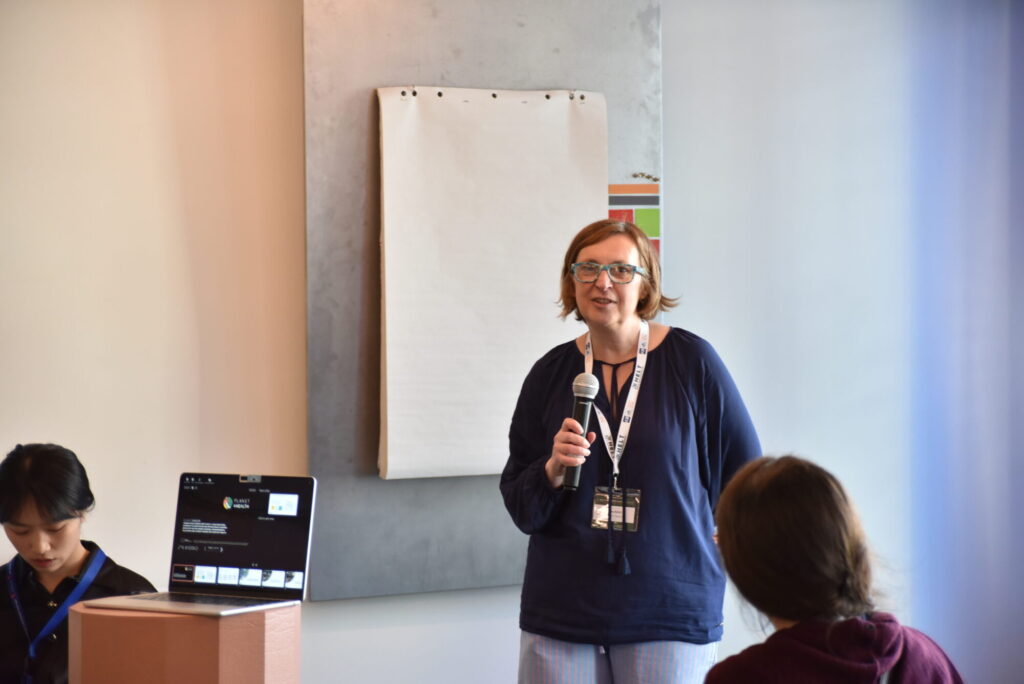 Suzana at HELT symposium